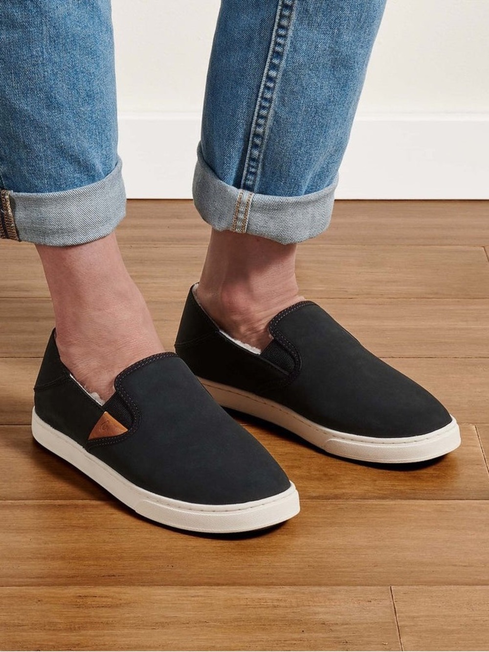 OluKai Pehuea Heu Lava Slip-On Shoes Sz 9 Genuine Shearling Lining Drop-In Heel